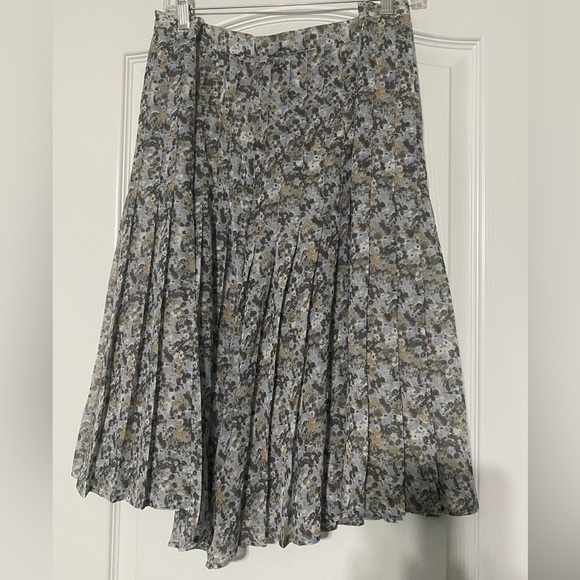 Cristina Ehrlich Floral Pleated Skirt - Gray and Cream Women’s Size 20W - Picture 2 of 2